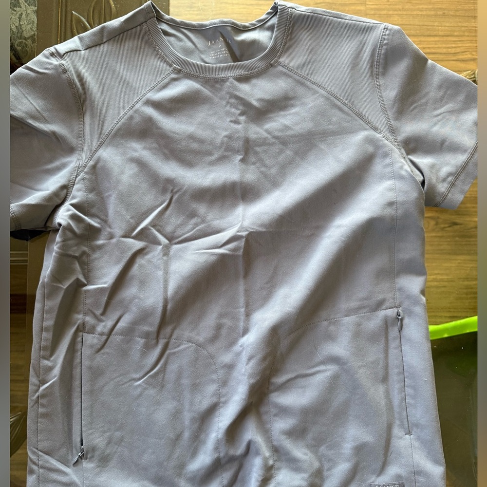 Men’s scrub set